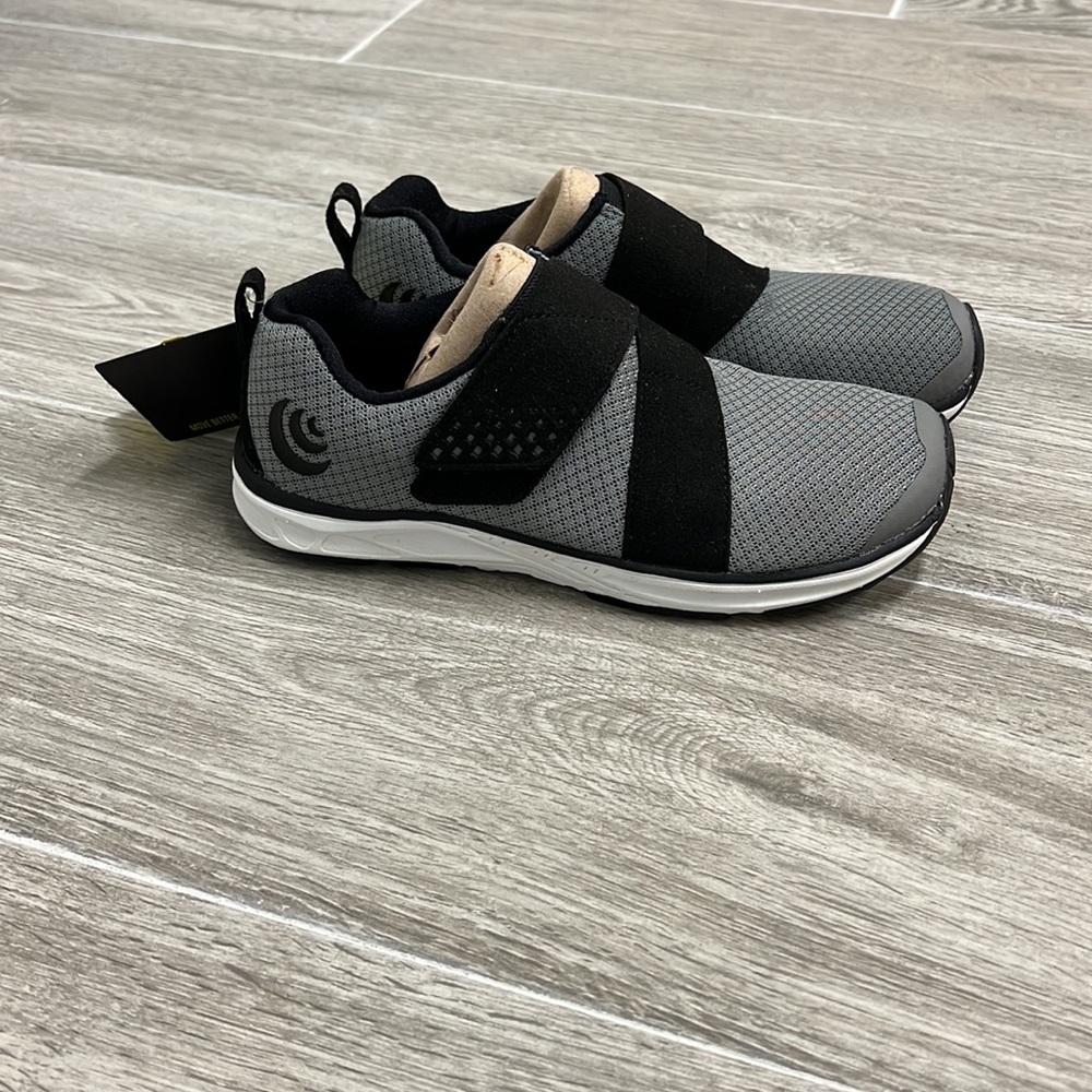 NWOT Topo Athletic Women's W-Cor Shoe, Grey/Black - Picture 1 of 8